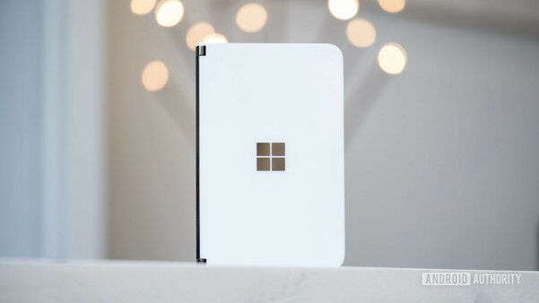 Каков Microsoft Surface Duo в жизни: складной смартфон, совсем не похожий на другие