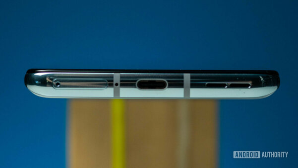 Обзор OnePlus 8T: экран на 120 Гц, зарядка на 65 Вт и тонна смелости