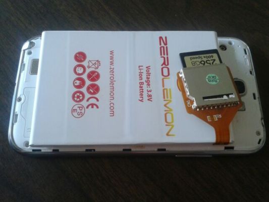 Умелый китаец модифицировал свой Galaxy Note II, установив в него аккумулятор на 9000 мАч и 256ГБ памяти
