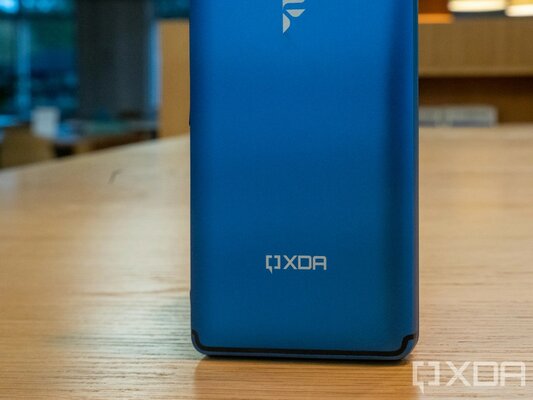 XDA Developers выпустили собственный смартфон на LineageOS