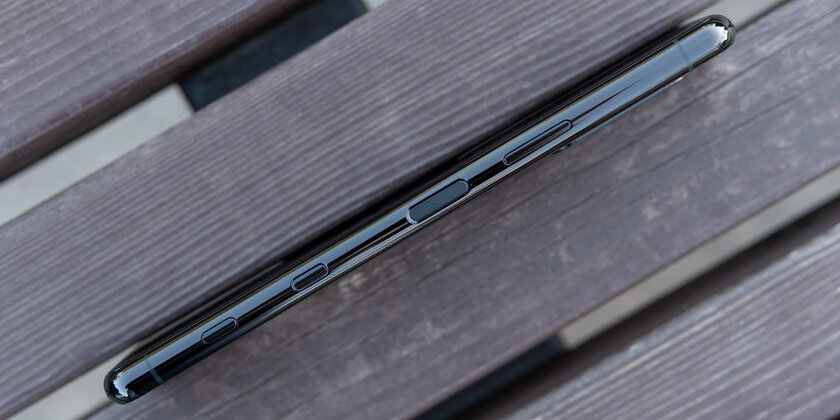 Sony Xperia 5 II — необычный смартфон, очень длинный и со странными камерами. Тестируем новинку
