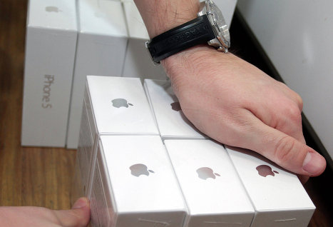 Apple меняет правила продажи iPhone в России