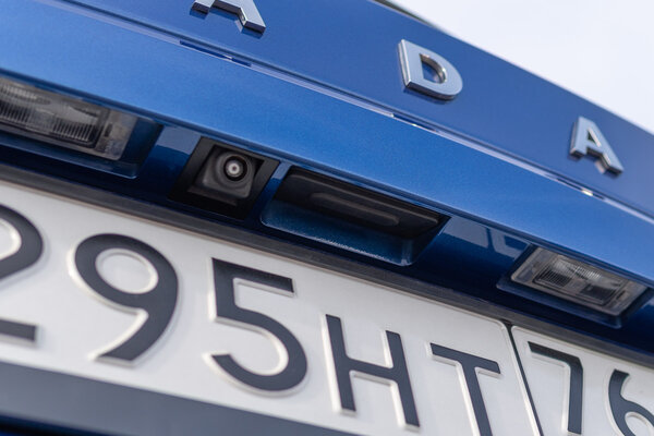 Тест-драйв Lada Vesta SW Cross '20: отечественная платформа, импортные агрегаты