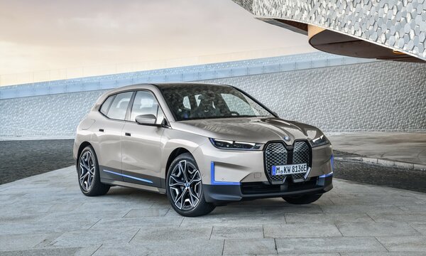 BMW представила iX — флагманский электрокар следующего поколения