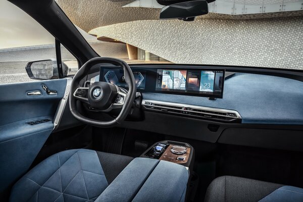 BMW представила iX — флагманский электрокар следующего поколения