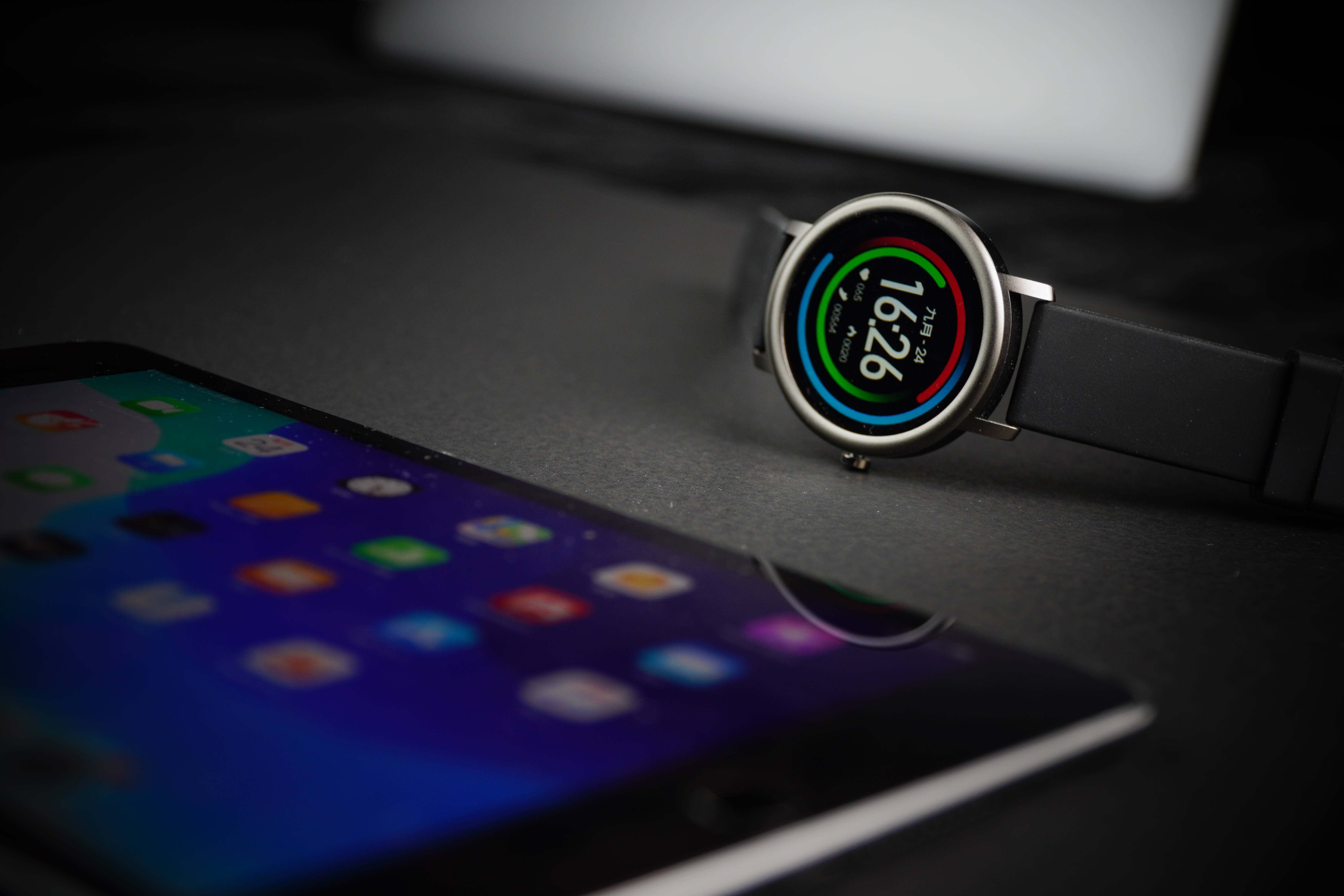 Умные часы Xiaomi Mibro Air отдают со скидкой в 45%: акция на AliExpress