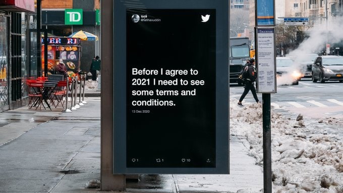 «Если бы 2020‑й был человеком, это был бы мой бывший» и другие постеры-шутки от Twitter