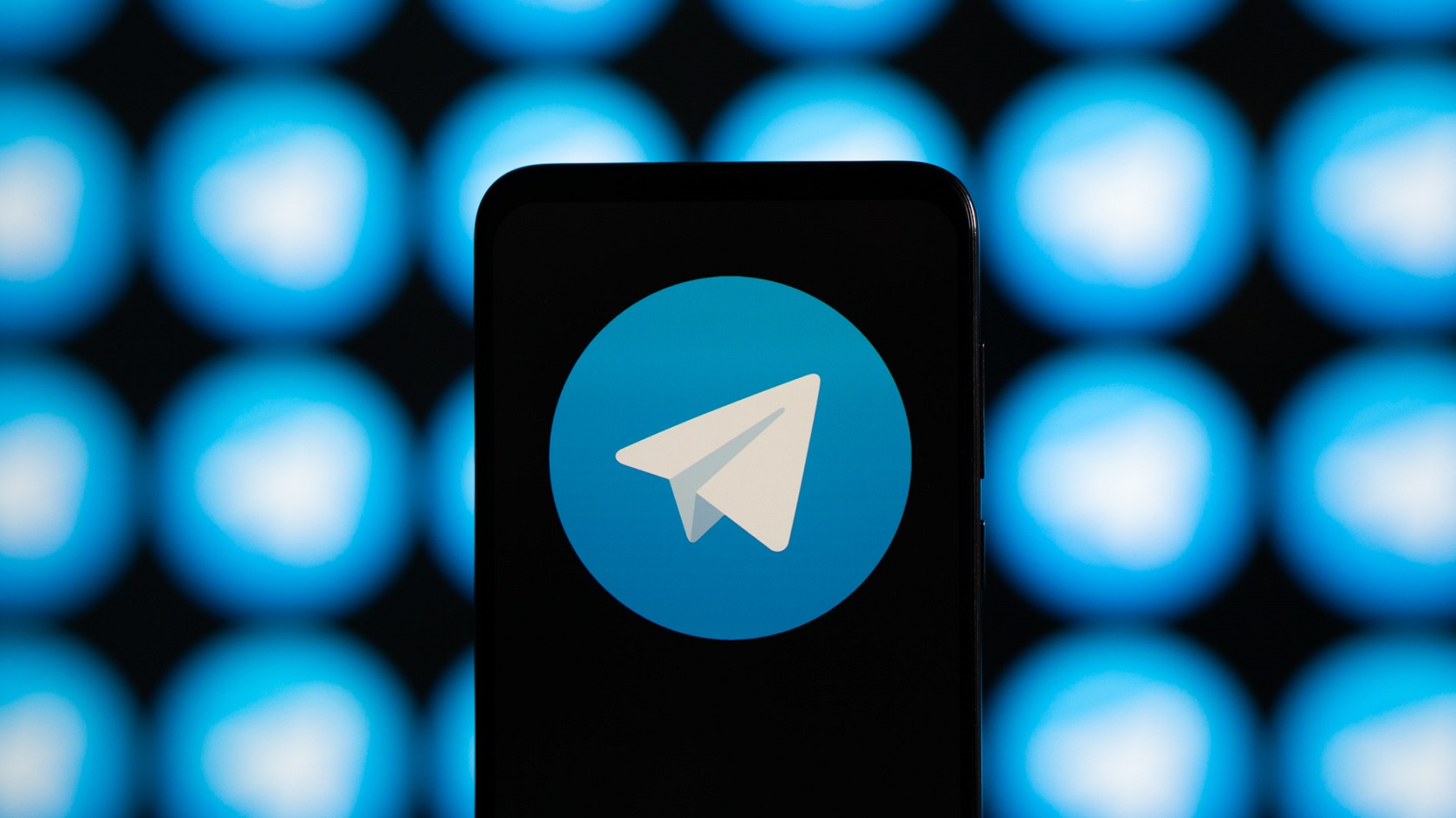 Apple хочет удалить telegram