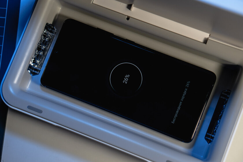 Убивает микробы на корпусе смартфона: тестирую миниатюрный стерилизатор от Samsung