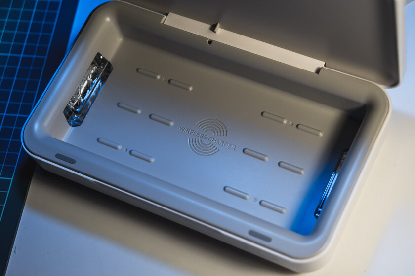 Убивает микробы на корпусе смартфона: тестирую миниатюрный стерилизатор от Samsung