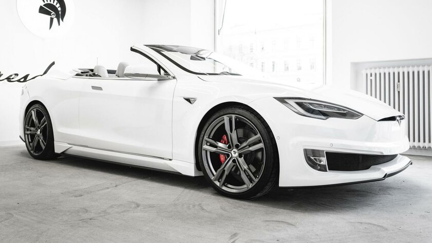 Энтузиасты превратили Tesla Model S в двухдверный кабриолет с откидной крышей