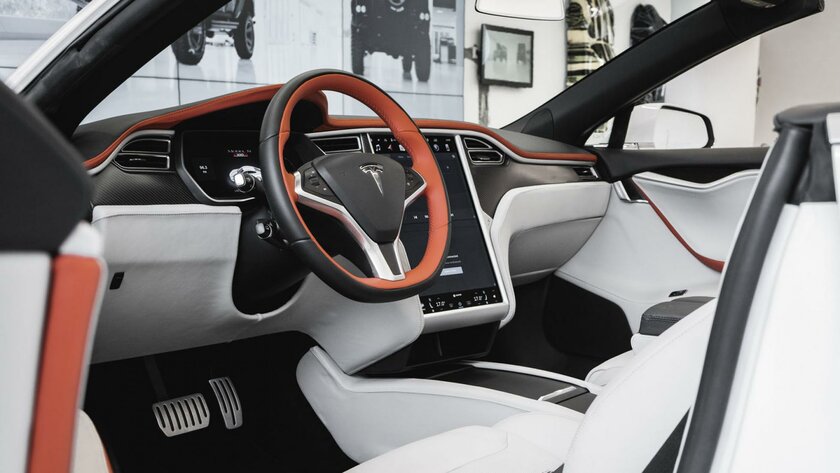 Энтузиасты превратили Tesla Model S в двухдверный кабриолет с откидной крышей