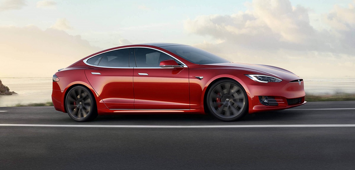 На Tesla Model S можно поиграть в «Ведьмак 3»: авто не уступает PS5 по производительности