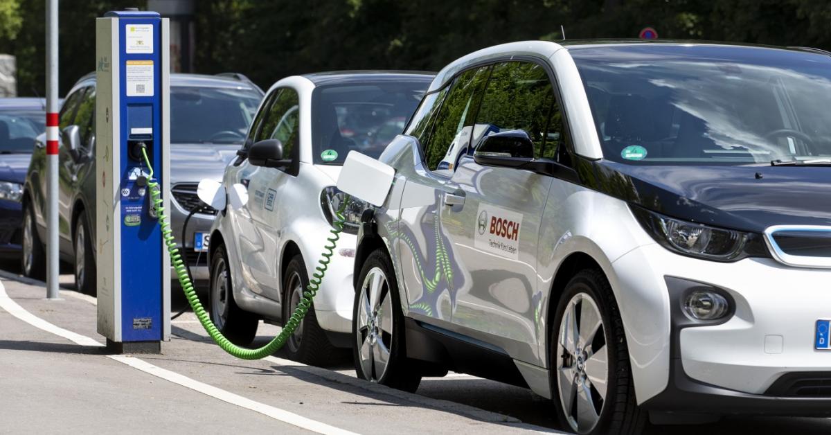 Продажи электромобилей за 2020 год увеличились почти на 40%