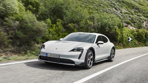 Встречайте, Porsche Taycan Cross Turismo: внедорожная версия конкурента Tesla Model S
