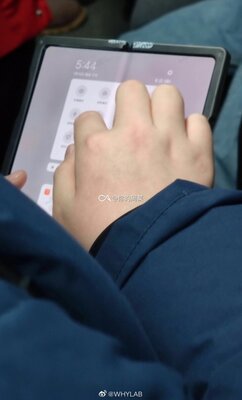 Xiaomi готовит копию складного смартфона Galaxy Z Fold2
