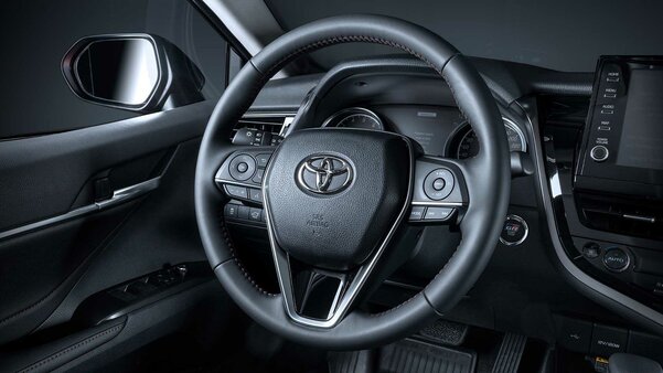 Новая Camry приехала в Россию: Toyota официально объявила о начале заказов