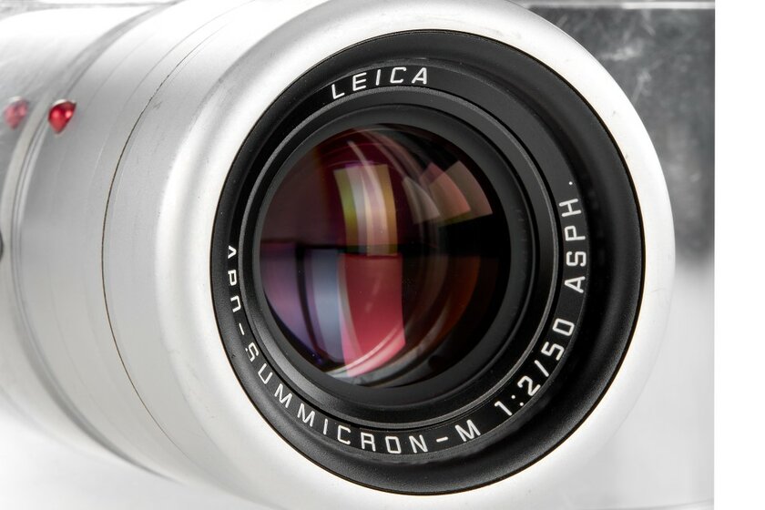 Фотоаппарат Leica с дизайном от Джони Айва продают на аукционе за 0 тысяч