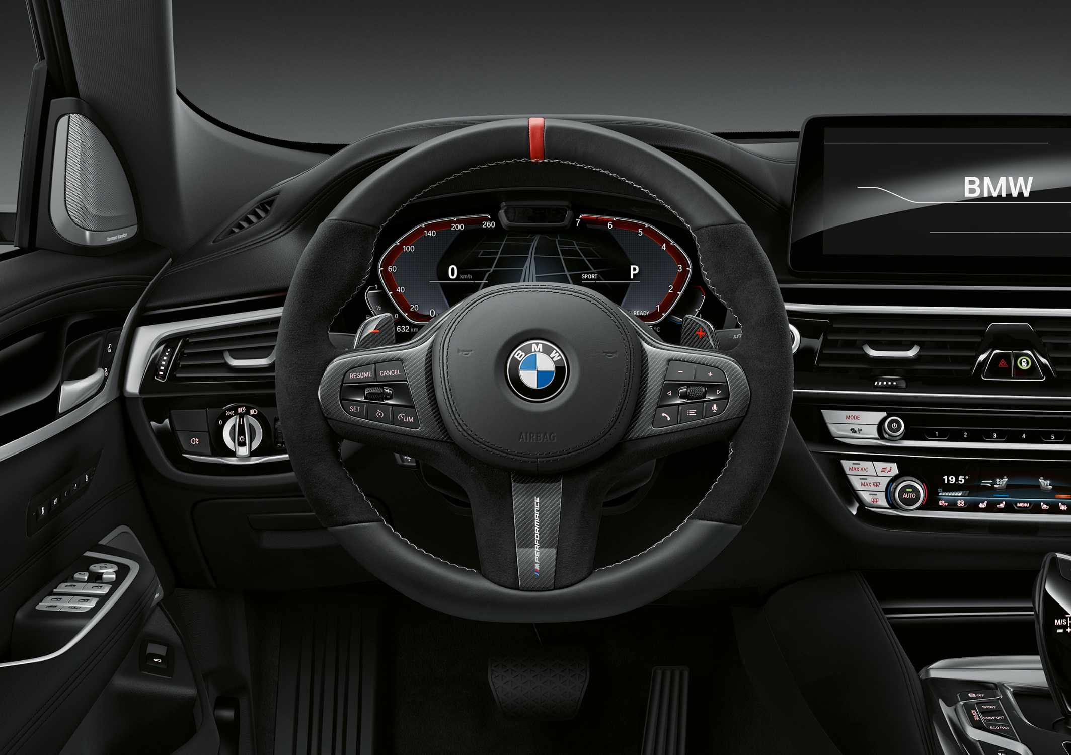 Автомобили BMW получили функцию оповещения о камерах на дорогах. Она работает и в России
