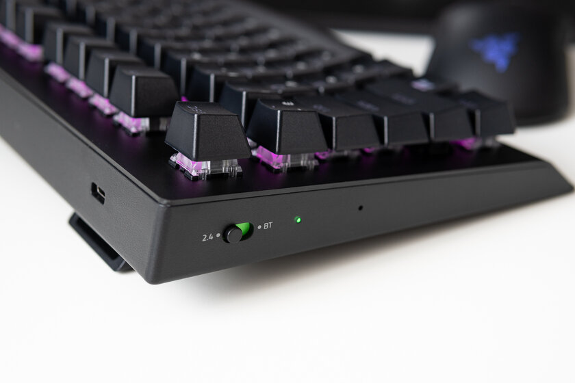 Гейминг может быть беспроводным: обзор клавиатуры Razer BlackWidow V3 Pro — Подключение и автономность. 1