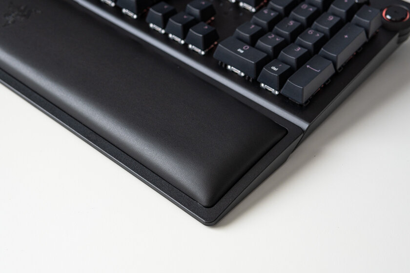 Гейминг может быть беспроводным: обзор клавиатуры Razer BlackWidow V3 Pro — Внешний вид и удобство. 5
