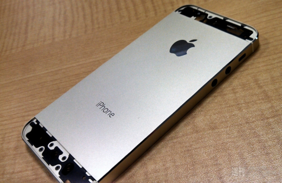 В интернет утекли "живые" фотографии золотого iPhone 5S
