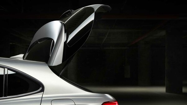 Что-то среднее между Mercedes и Porsche: Genesis показал свой первый универсал