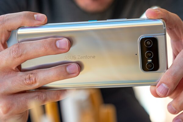 Смартфон с поворотной камерой: обзор уникального ASUS ZenFone 8 Flip