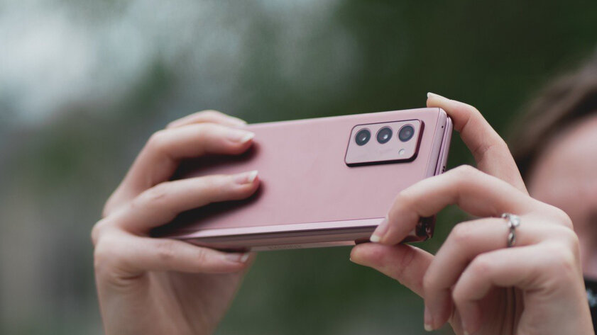 4 подхода, которые сделают складные смартфоны популярными. Samsung, присмотрись!