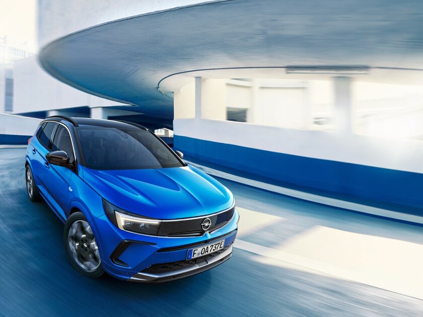 Opel представила новый Grandland: безопасный, полностью цифровой и гибридный
