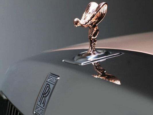 10 самых узнаваемых автомобильных маскотов — фигурок-талисманов на капотах машин — «Дух Экстаза» у Rolls-Royce. 3