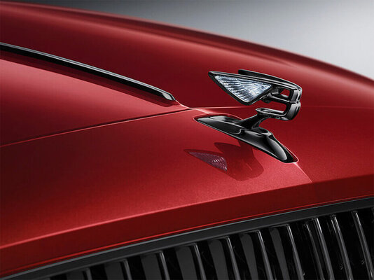 10 самых узнаваемых автомобильных маскотов — фигурок-талисманов на капотах машин — Крылатая литера «B» у Bentley. 2