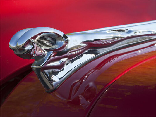 10 самых узнаваемых автомобильных маскотов — фигурок-талисманов на капотах машин — Баран у Dodge. 3