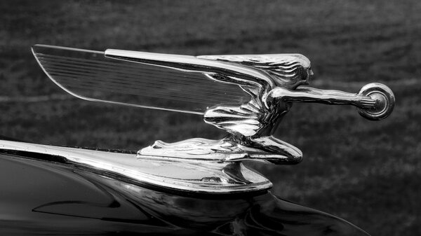 10 самых узнаваемых автомобильных маскотов — фигурок-талисманов на капотах машин — «Богиня скорости» у Packard. 1