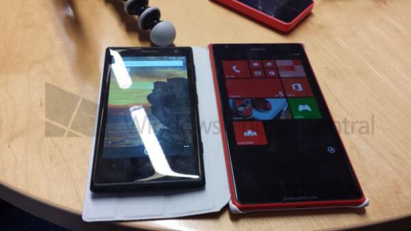 Nokia Lumia 1520 Bandit превосходит по размерам Samsung GALAXY Mega 6.3