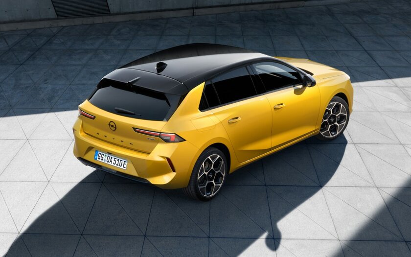 Opel представила Astra 6-го поколения: на новой платформе, с гибридом и в стильном кузове