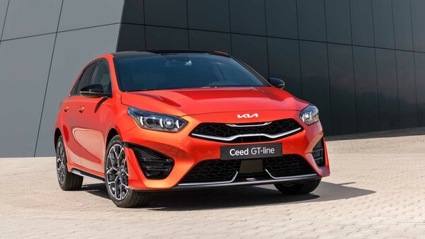 KIA обновила линейку Ceed: новый дизайн фар, решётки и бампера, но старые моторы