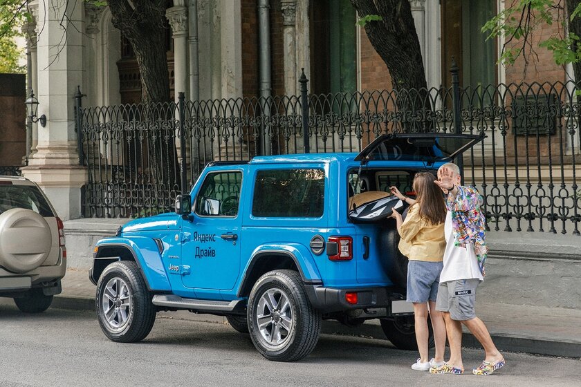В Яндекс.Драйве появился Jeep Wrangler: американская легенда по минутам и часам