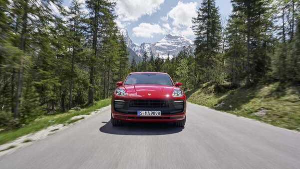 В Россию привезли обновлённый Porsche Macan: ещё мощнее, но без Turbo-версии