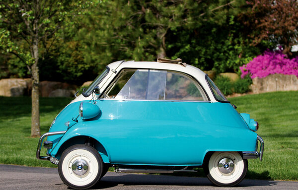 10 очень странных авто из XX века. Например, рабочая малышка весом 59 кг