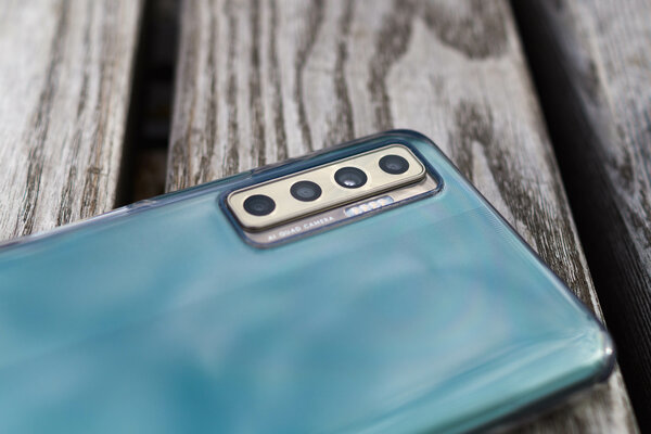 Хорошие камеры бывают и в среднем сегменте. Обзор смартфона Tecno Camon 17P — Комплектация и внешний вид. 3