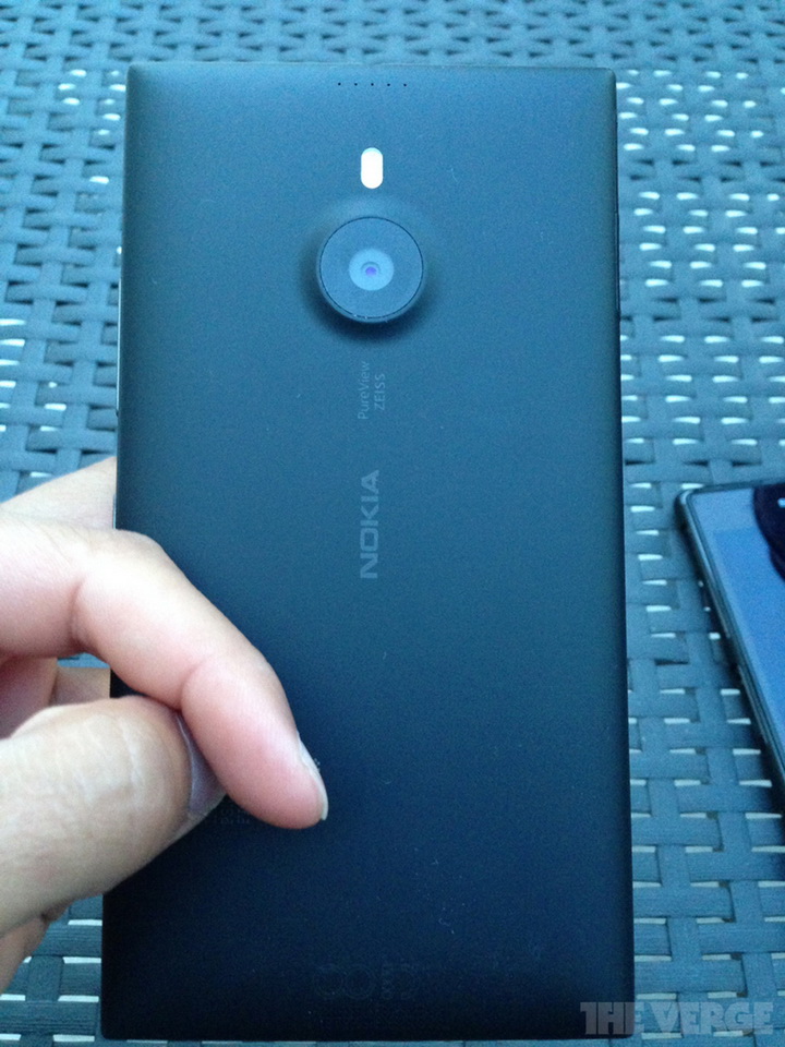 Качественные фотографии смартфона Nokia Lumia 1520