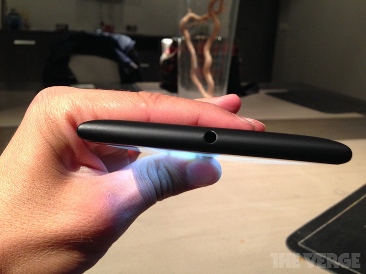 Качественные фотографии смартфона Nokia Lumia 1520