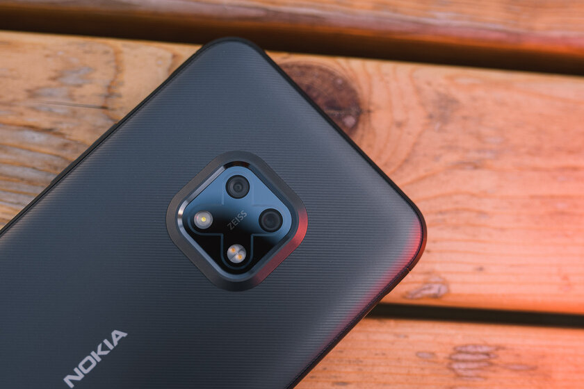 Неубиваемые Nokia возвращаются: первый в России обзор Nokia XR20
