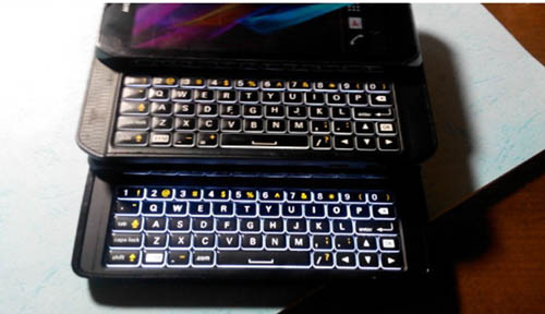 Motorola Droid 5 с QWERTY-клавиатурой засветился на фото