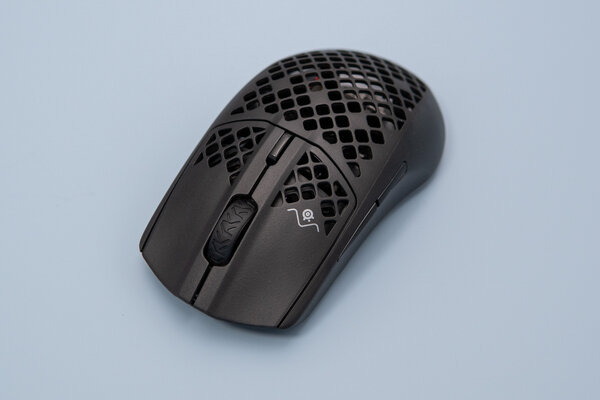 Дырчатый корпус — не элемент дизайна, а гениальное решение. Обзор SteelSeries Aerox 3 Wireless