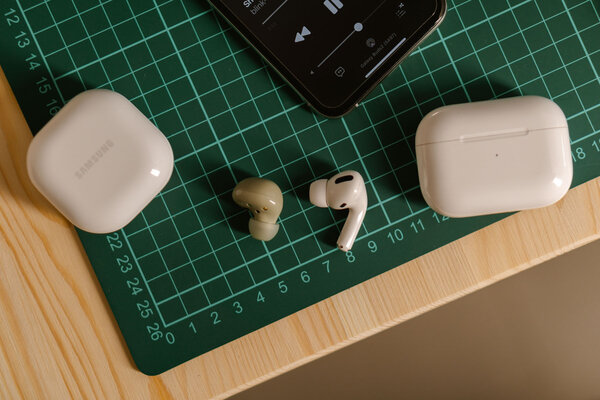 Эти наушники гораздо дешевле, чем должны стоить. Обзор Samsung Galaxy Buds 2 — Дизайн. 9