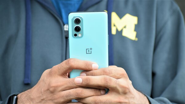 Если не хочешь переплачивать за бренд: обзор среднебюджетного OnePlus Nord 2 — Дизайн. 2