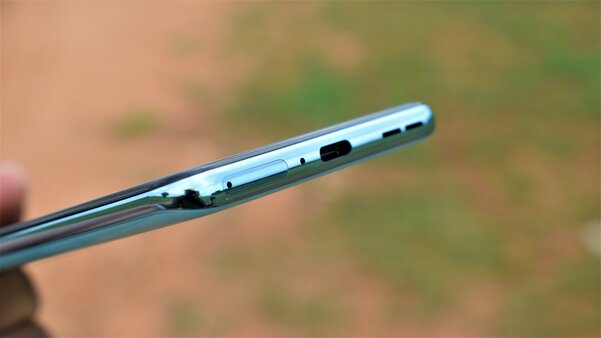 Если не хочешь переплачивать за бренд: обзор среднебюджетного OnePlus Nord 2 — Дизайн. 3