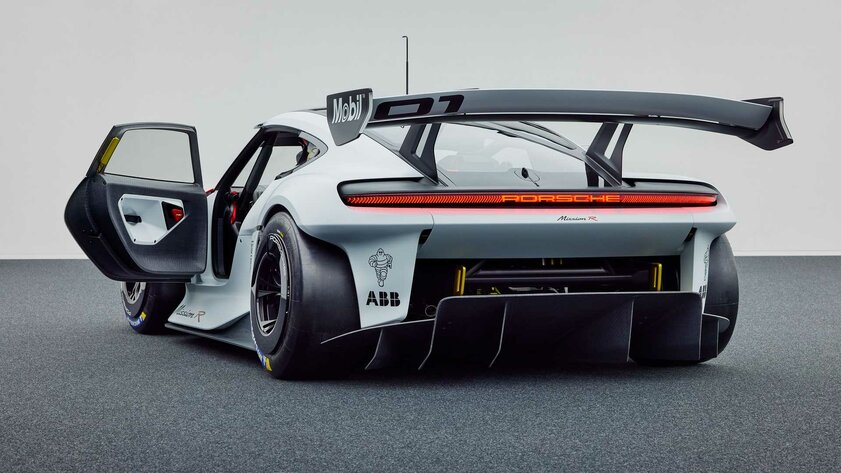 Porsche представила Mission R: гоночный электрокар на 1088 лошадей с нулевым вредом для экологии